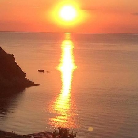 Katevi Luxury Seafront Villa Ierissós Zewnętrze zdjęcie