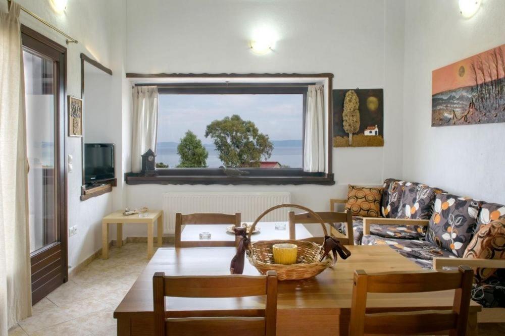 Katevi Luxury Seafront Villa Ierissós Zewnętrze zdjęcie